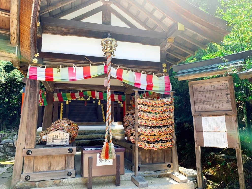上賀茂神社　片岡社　拝殿　鈴　